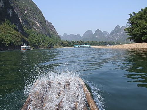 乘筏漂游灕江圖片