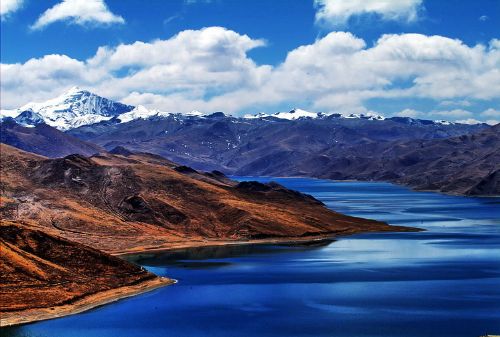 西藏聖湖羊卓雍錯圖片