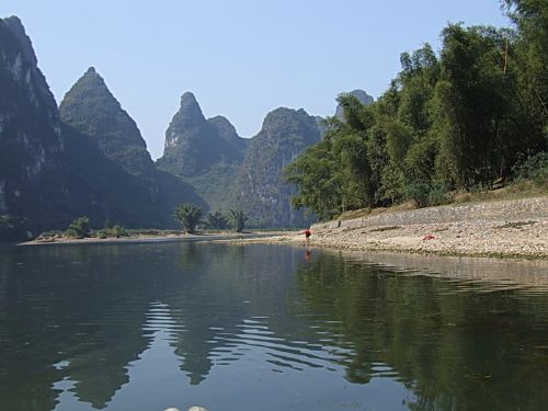 乘筏漂游灕江圖片