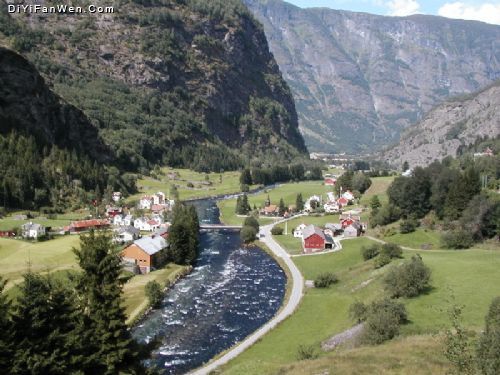 挪威山巒風光圖片