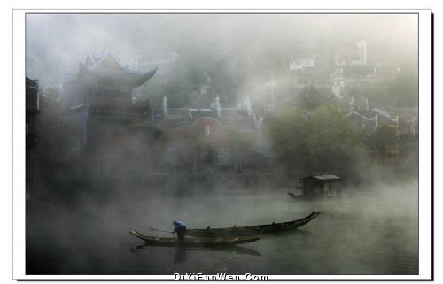 霧鎖沱江圖片