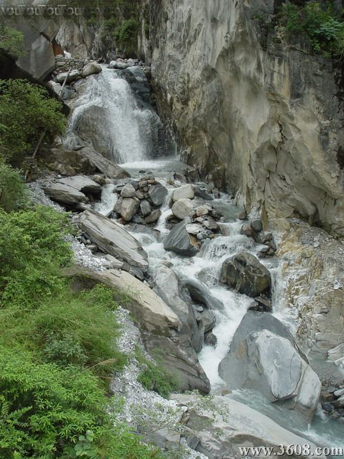 雲南虎跳峽圖片