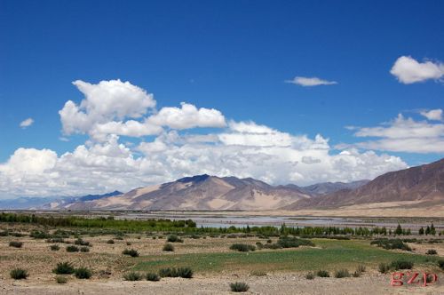 西藏雅魯藏布江河谷圖片