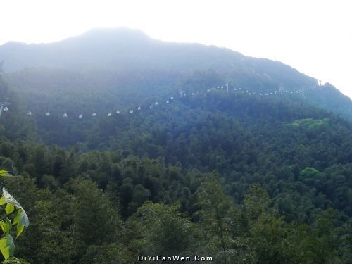 明月山觀瀑圖片